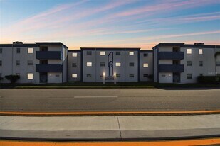 350 79th Ave N in St. Petersburg, FL - Building Photo