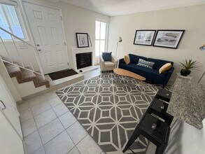 Barclay Square Apartment in Sherman Oaks, CA - Building Photo - Building Photo