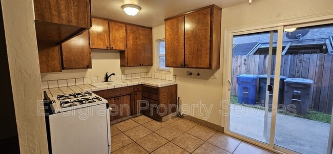 10324 S White Rock Rd in Rancho Cordova, CA - Building Photo - Building Photo