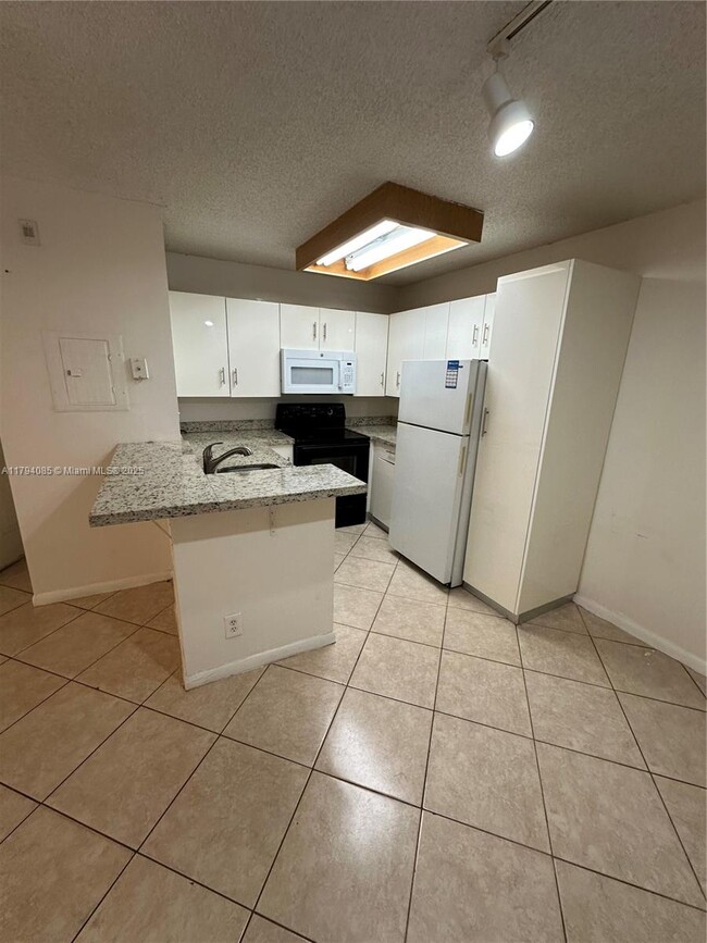 951 Lyons Rd in Coconut Creek, FL - Building Photo - Building Photo
