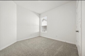 5411 Devils Gate in Converse, TX - Foto de edificio - Building Photo