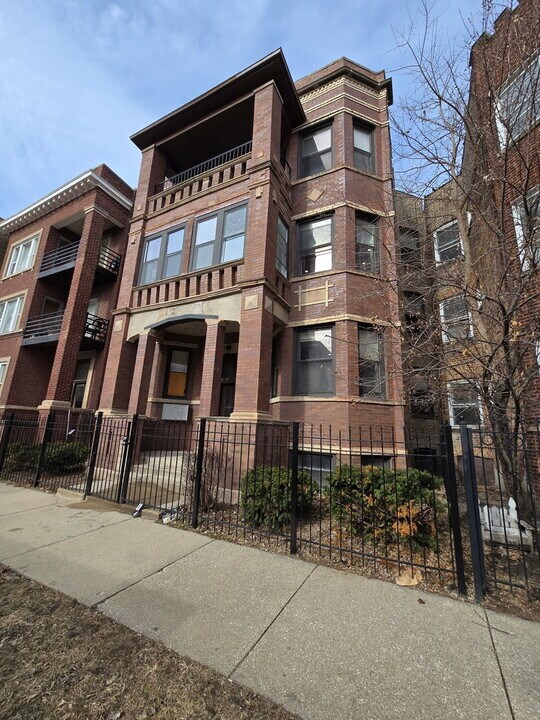1530 E 65th Pl in Chicago, IL - Building Photo