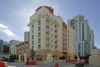 Building F in Miami, FL - Foto de edificio - Building Photo