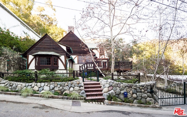 property at 10439 Seabury Ln