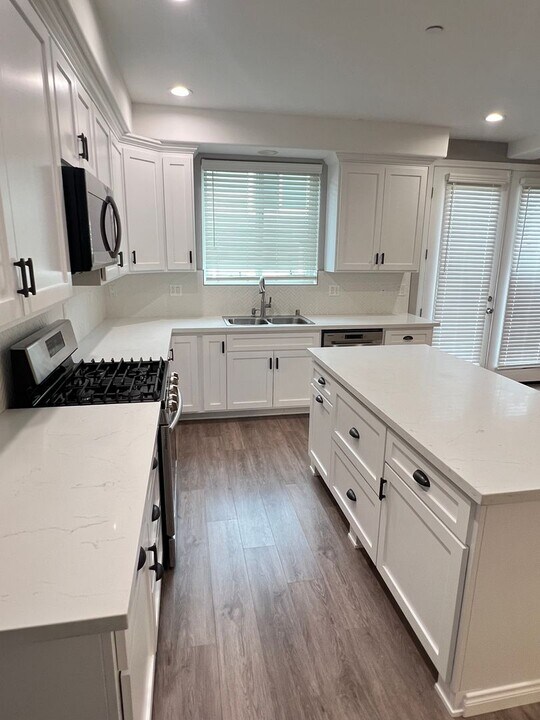 806-808 Solano Ave in Los Angeles, CA - Building Photo