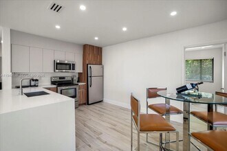 70 NW 47th Terrace in Miami, FL - Building Photo - Building Photo