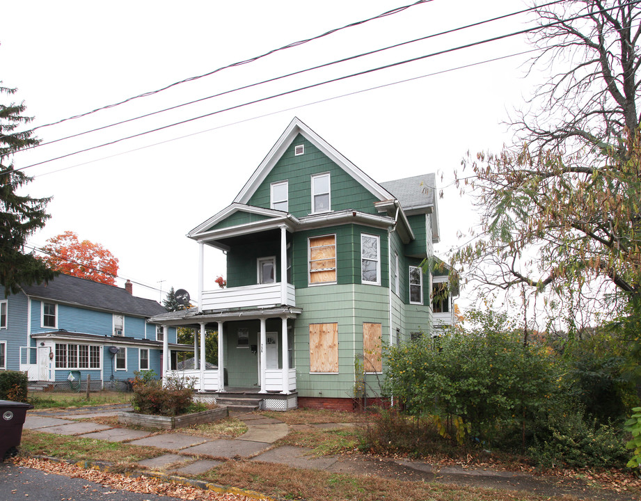 336 Maple St in New Britain, CT - Building Photo