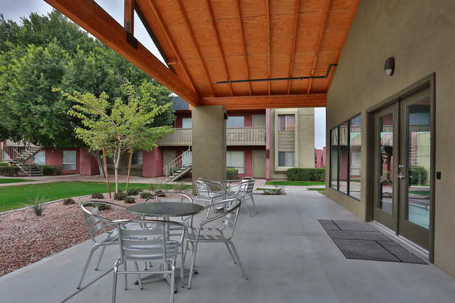 Eastridge Apartments in Tempe, AZ - Building Photo - Building Photo