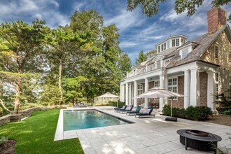 66 Ram Island Dr in Shelter Island, NY - Building Photo - Building Photo