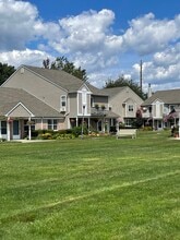 Monroe Gardens in Lindenhurst, NY - Building Photo - Building Photo