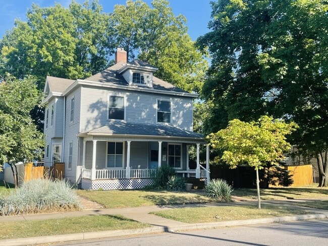 property at 624 S 7th St