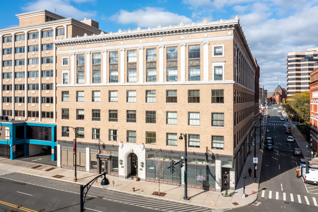 Hollander in Hartford, CT - Building Photo