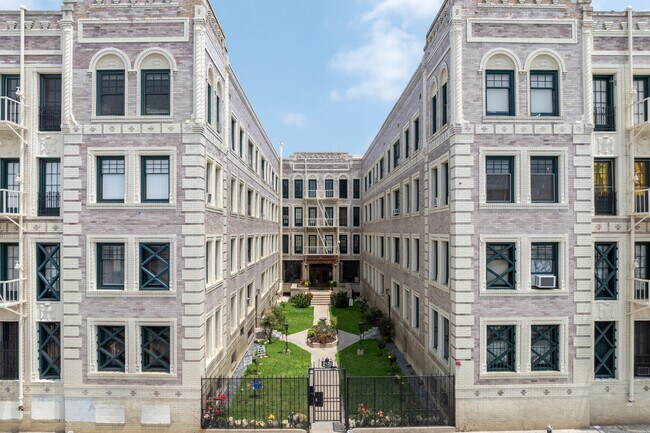 2121 James M Wood Blvd in Los Angeles, CA - Building Photo - Building Photo