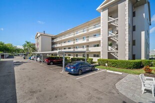 14891 Hole in 1 Cir in Ft. Myers, FL - Building Photo