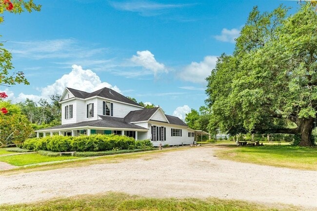 891 County Rd 284 in Alvin, TX - Building Photo - Building Photo