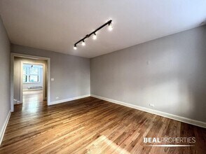 2323 N Rockwell St in Chicago, IL - Building Photo - Building Photo