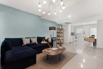 250 Collins Ave in Miami Beach, FL - Building Photo - Building Photo