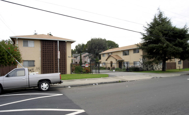 27934-27958 Manon Ave in Hayward, CA - Building Photo - Building Photo