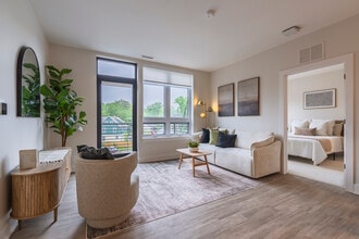 Packard Row in Ann Arbor, MI - Foto de edificio - Interior Photo