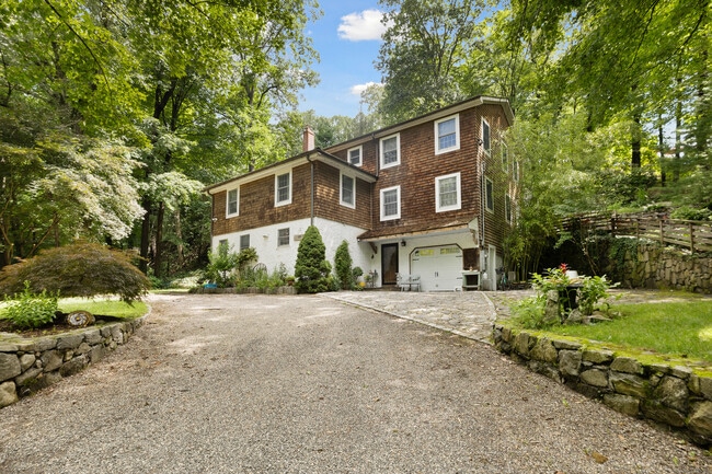 property at 19 Gaylord Dr N