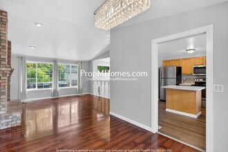 537 SW 19th Pl in Troutdale, OR - Building Photo - Building Photo