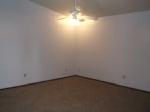 1002 Straka Terrace in Oklahoma City, OK - Building Photo - Building Photo