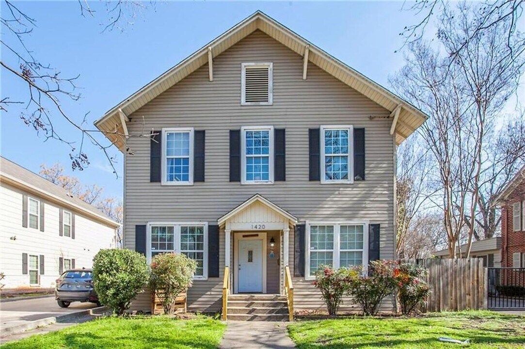 1420 S 10th St in Waco, TX - Building Photo