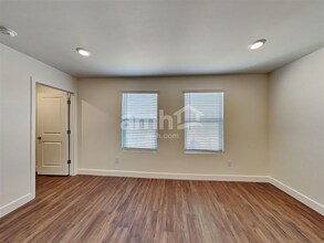 7475 S Via Bombachas in Tucson, AZ - Building Photo - Building Photo