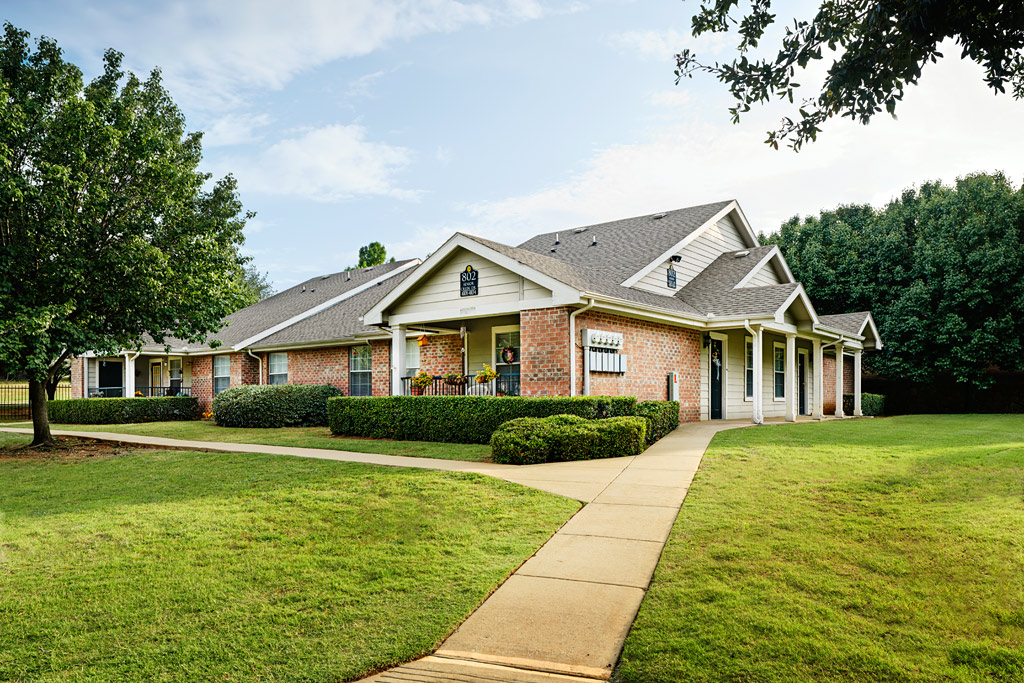 The Village at Johnson Creek in Arlington, TX - Building Photo