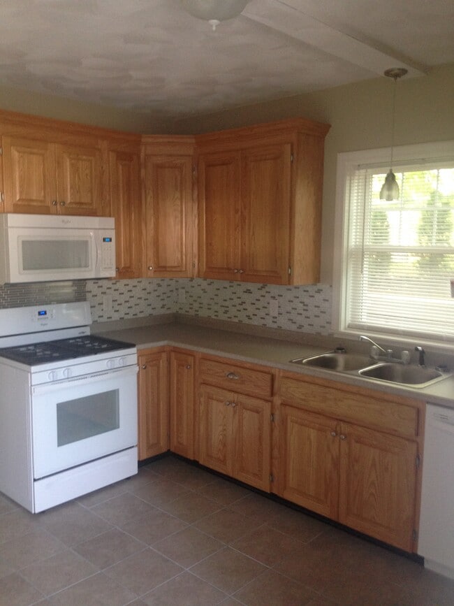 34 Smith Ave in Smithfield, RI - Building Photo - Building Photo