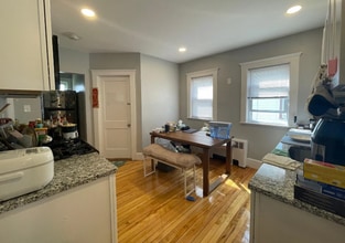 72 Frederick Ave in Medford, MA - Foto de edificio - Building Photo