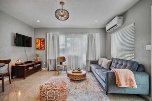 1215 NE 17th Ave in Fort Lauderdale, FL - Building Photo