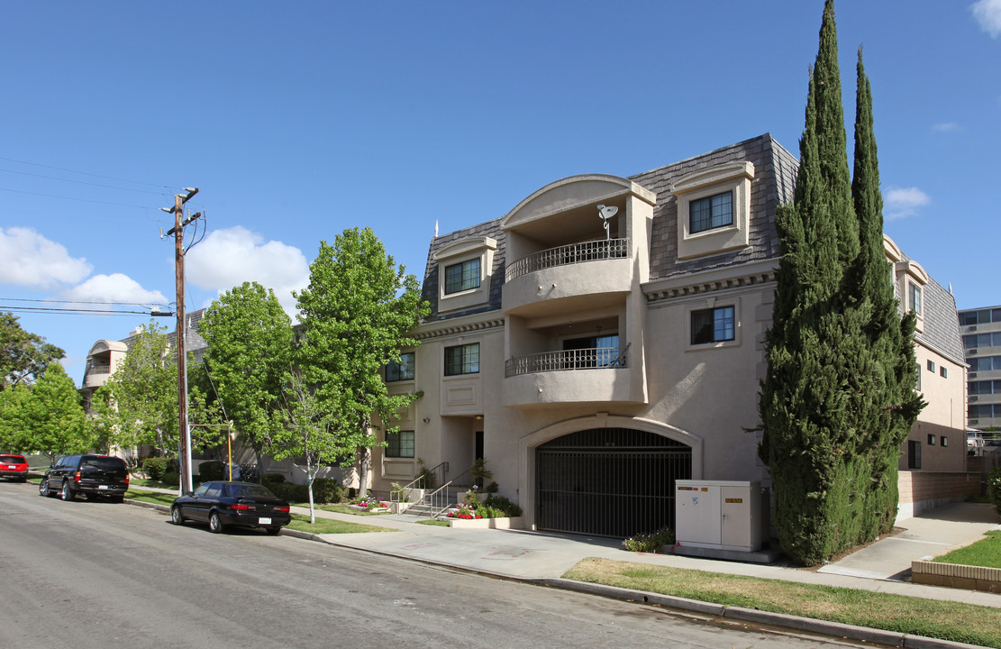 Cambridge Place Apartments in Long Beach, CA - Building Photo