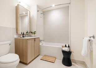 280 W 24th St, Unit 4 O in New York, NY - Building Photo - Building Photo
