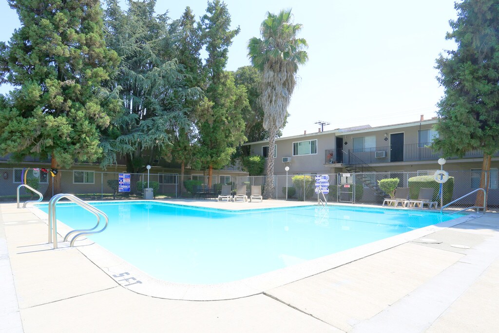 Park Place at Land Park Sacramento, CA Apartments