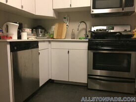 19 Greylock Rd, Unit left in Boston, MA - Building Photo