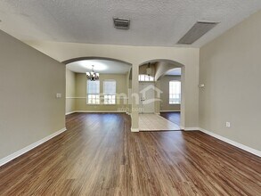 1610 Loriana St in Brandon, FL - Foto de edificio - Building Photo