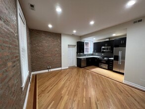 2318 W Augusta Blvd in Chicago, IL - Building Photo - Building Photo