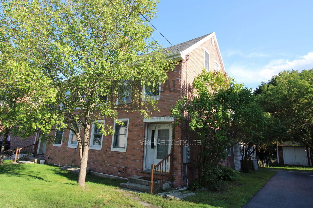 47-49-49 South St in Rollinsford, NH - Building Photo