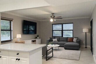 9521 Boca Cove Cir in Boca Raton, FL - Foto de edificio - Building Photo