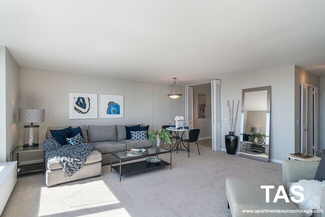 3450 N Lake Shore Dr in Chicago, IL - Building Photo - Building Photo