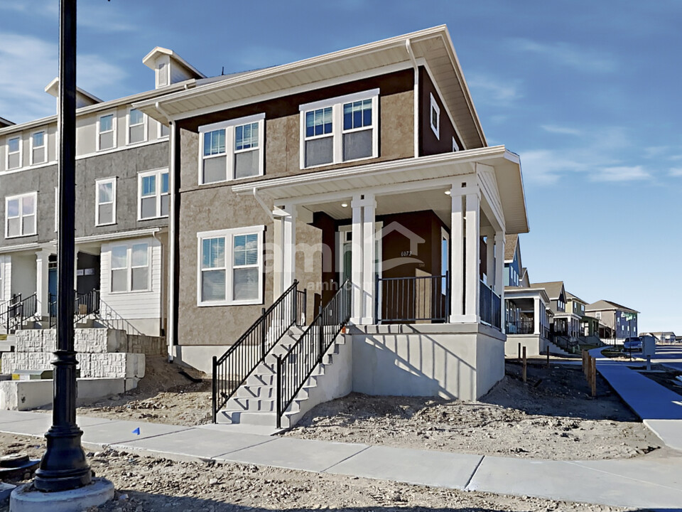 6072 W S Jordan Pkwy in South Jordan, UT - Building Photo