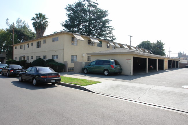 6835 Kester Ave in Van Nuys, CA - Building Photo - Building Photo