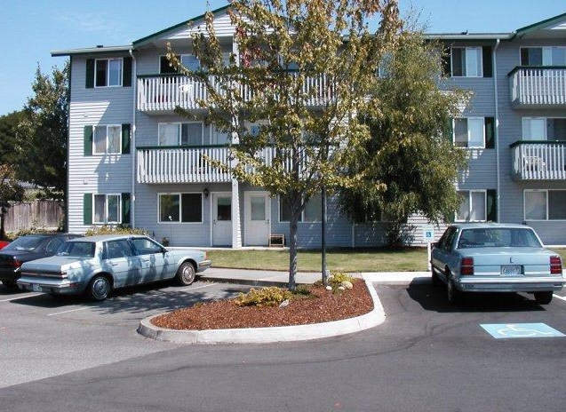 Cambridge Cove in Oak Harbor, WA - Building Photo