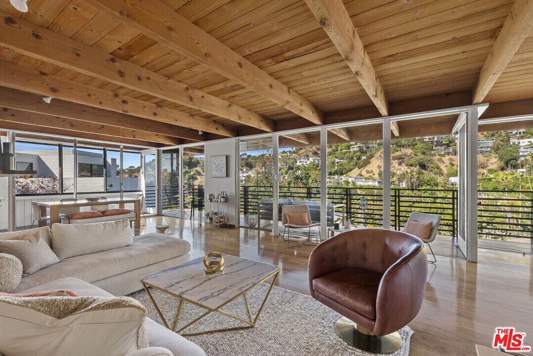 9119 Thrasher Ave in Los Angeles, CA - Building Photo