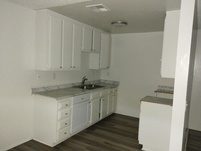 38290 5th St E in Palmdale, CA - Building Photo - Building Photo