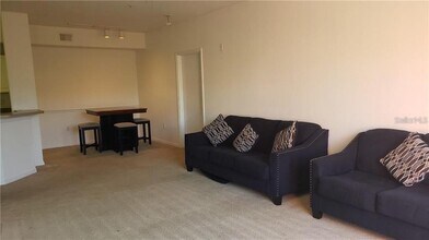 5554 Metrowest Blvd in Orlando, FL - Building Photo - Building Photo
