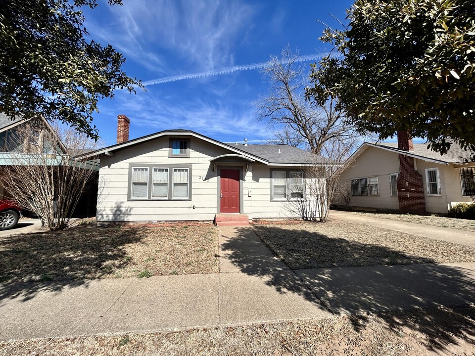 2122 16th St in Lubbock, TX - Building Photo