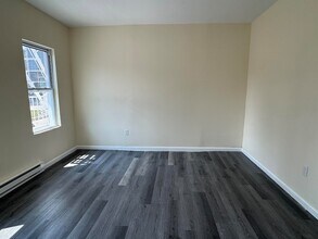 566 Newark Ave, Unit 2 in Jersey City, NJ - Building Photo - Building Photo