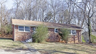 5512 Rosebay Rd in Knoxville, TN - Building Photo